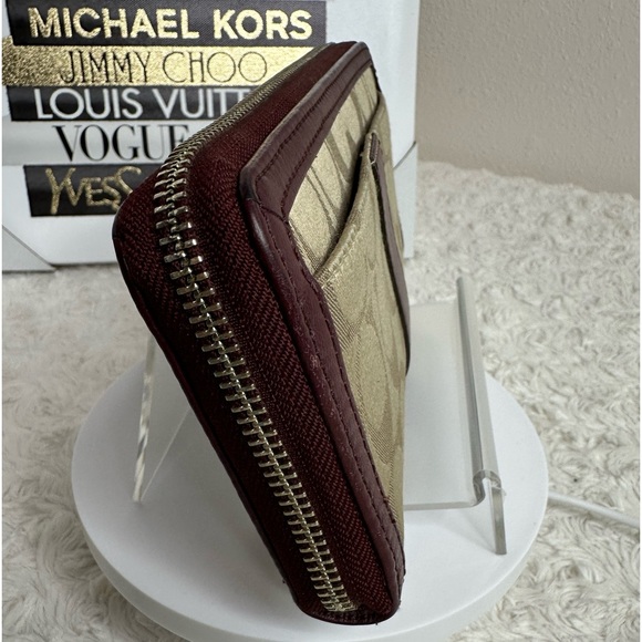 Coach CAMPBELL SIGNATURE BUCKLE ACCORDION Burgundy - Picture 7 of 7